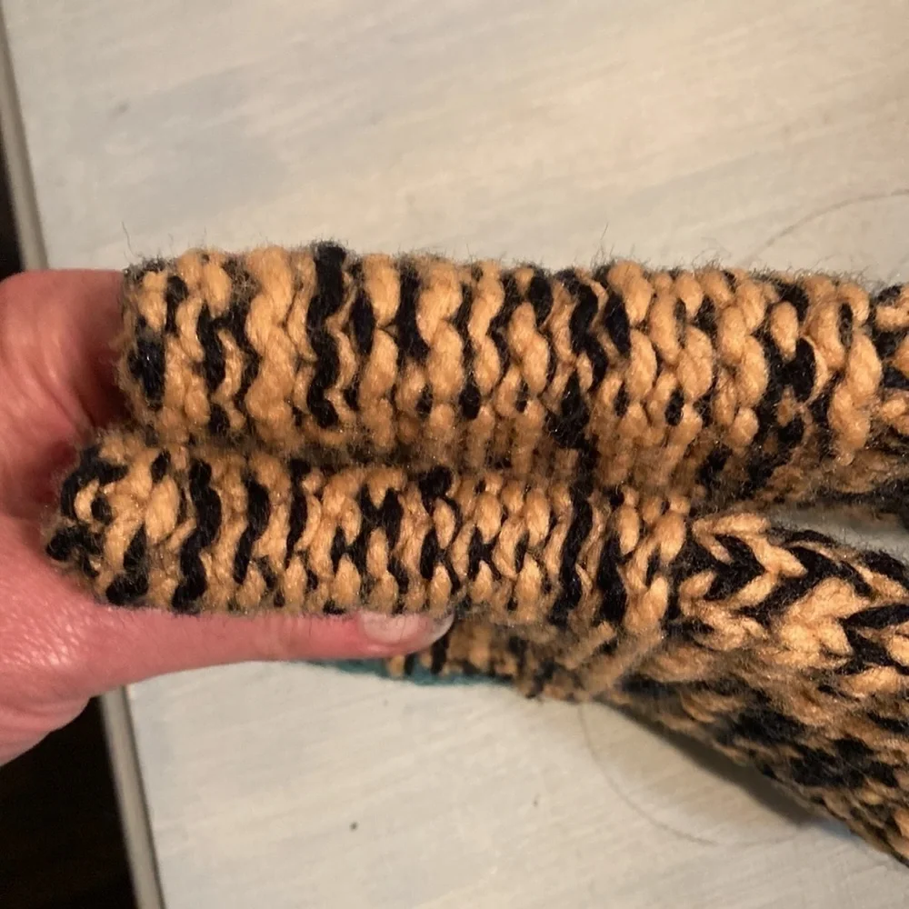 Hand knit slipper socks NWOT Durable heel